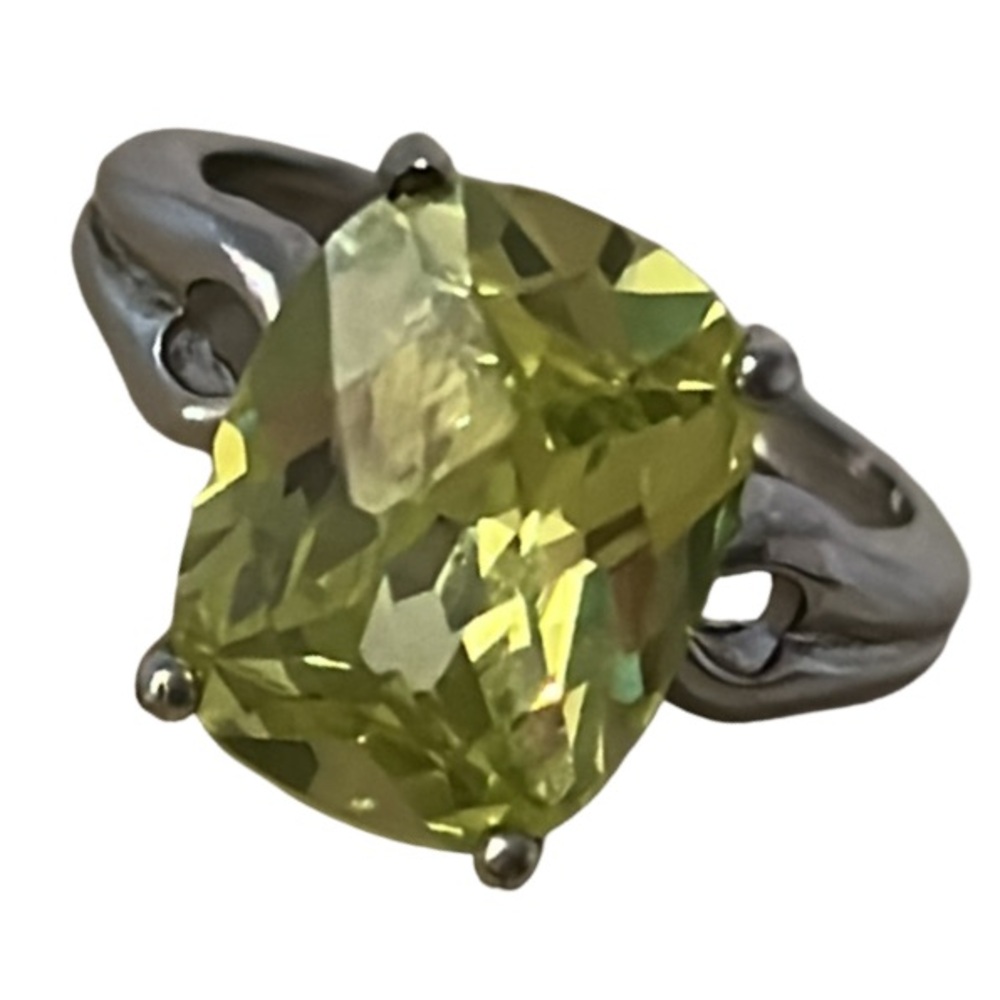 Elegant Rhodium Plated Silver Apple Martini Green Gemstone Diamond Ring